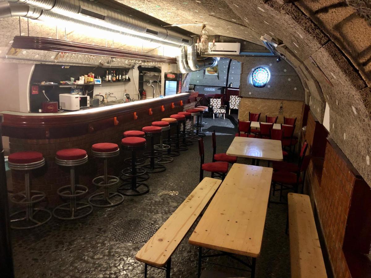 Whole Basement Former Pub 5 For Stag Do Budapest Esterno foto