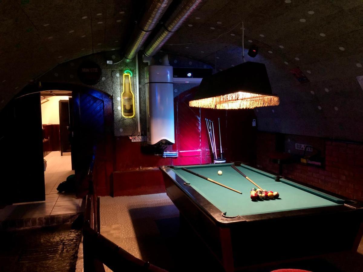 Whole Basement Former Pub 5 For Stag Do Budapest Esterno foto