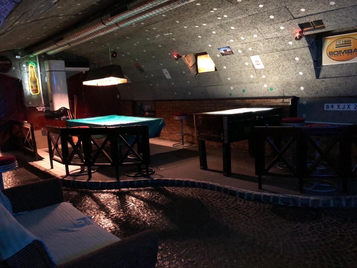 Whole Basement Former Pub 5 For Stag Do Budapest Esterno foto
