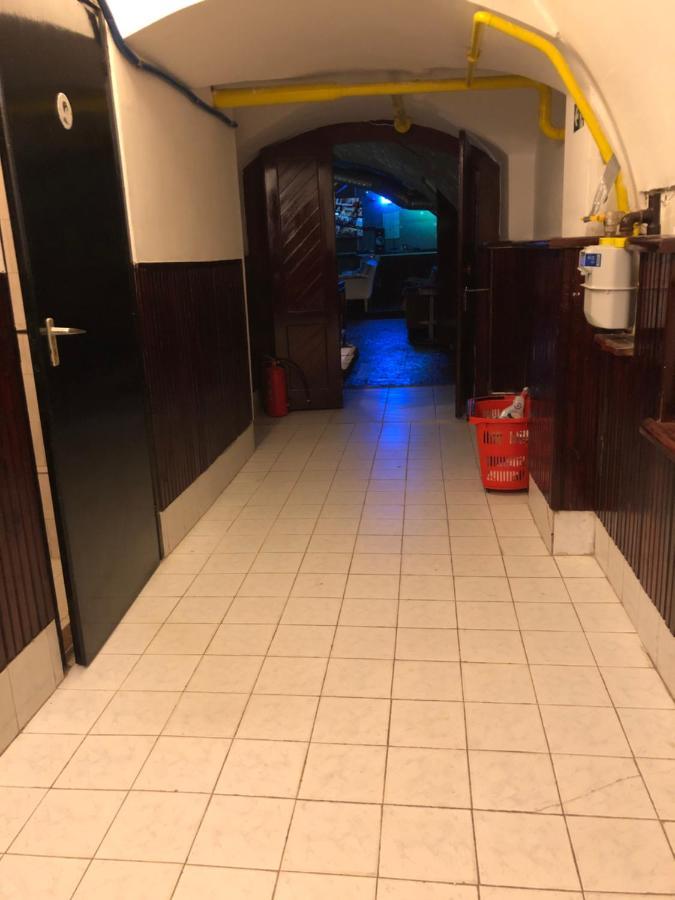 Whole Basement Former Pub 5 For Stag Do Budapest Esterno foto