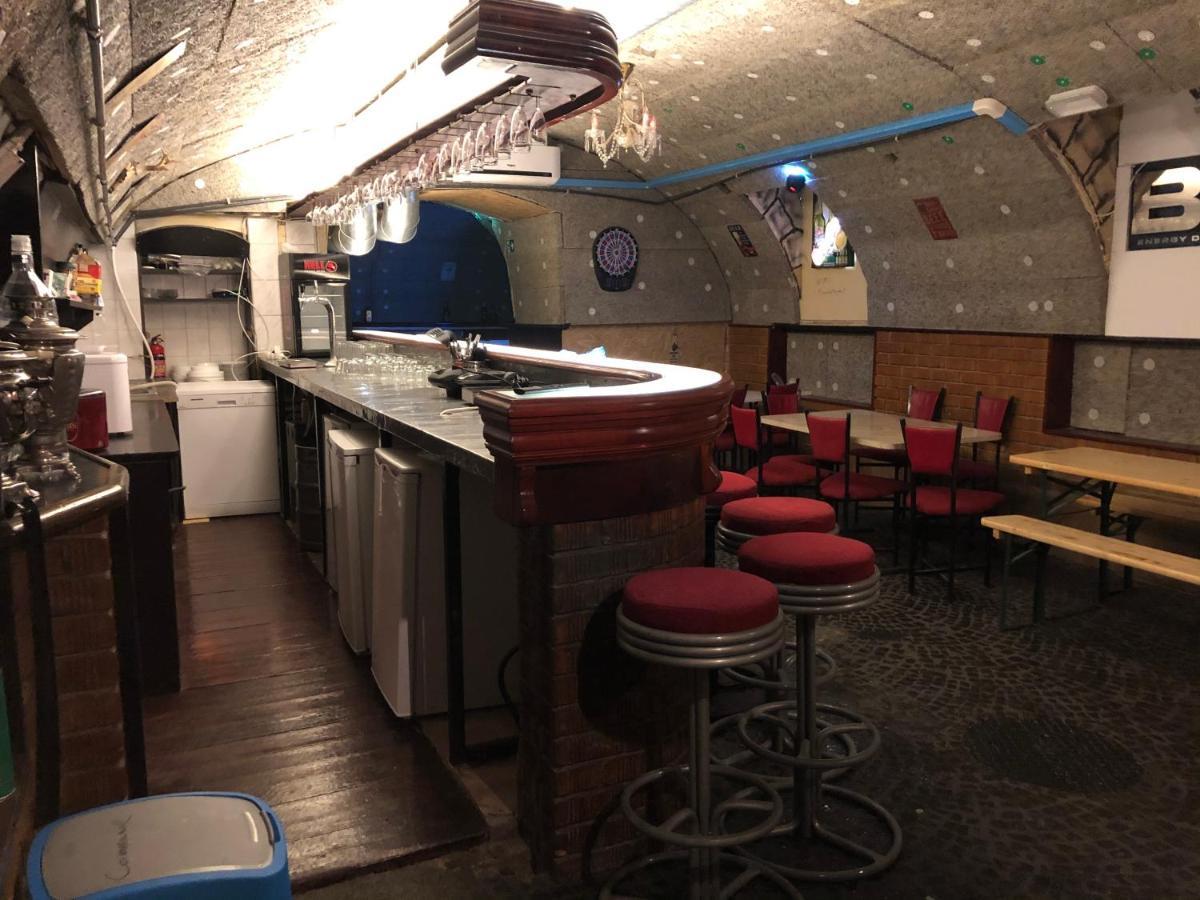 Whole Basement Former Pub 5 For Stag Do Budapest Esterno foto