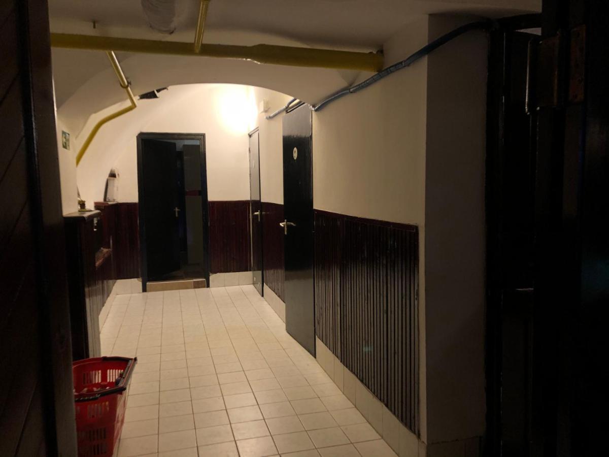 Whole Basement Former Pub 5 For Stag Do Budapest Esterno foto