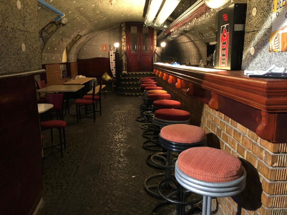 Whole Basement Former Pub 5 For Stag Do Budapest Esterno foto