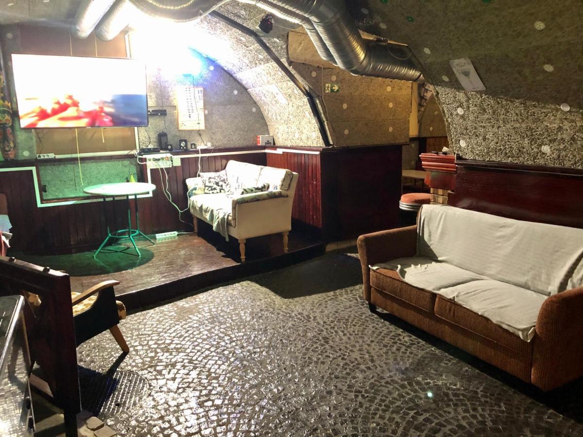 Whole Basement Former Pub 5 For Stag Do Budapest Esterno foto