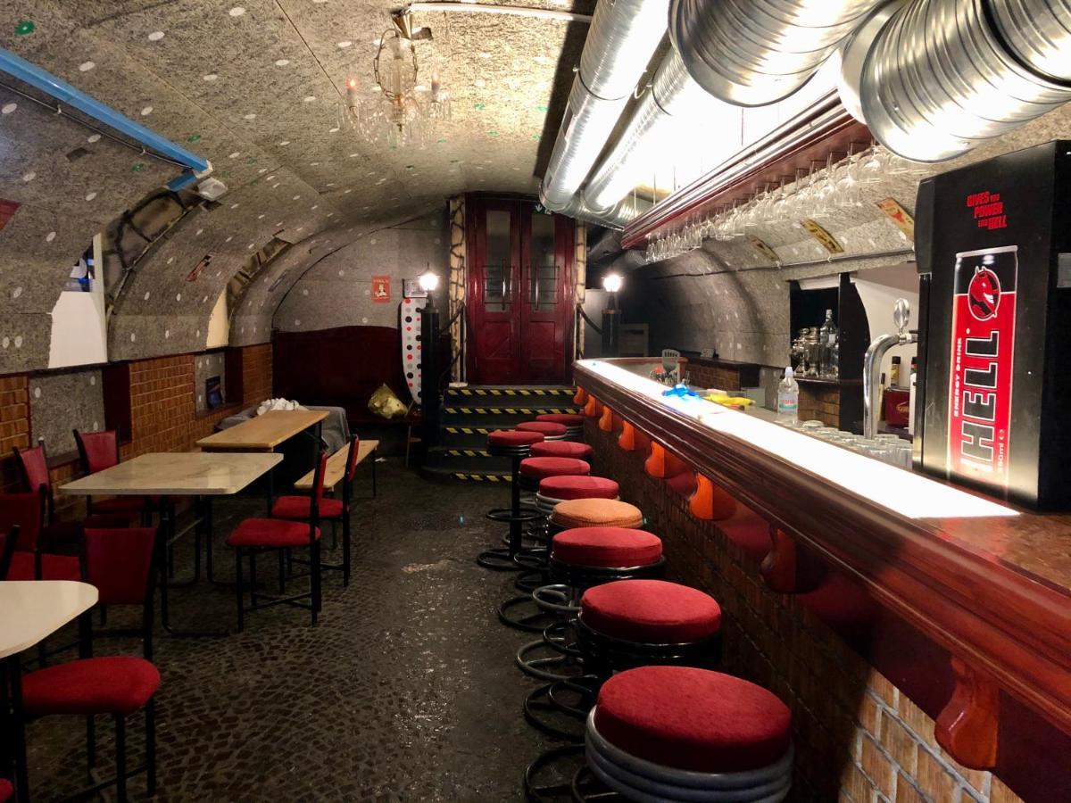 Whole Basement Former Pub 5 For Stag Do Budapest Esterno foto